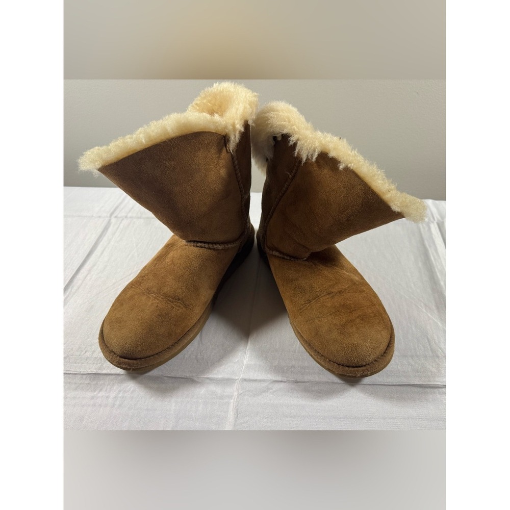 UGG Australia Bailey Button Chestnut Brown Suede Sheepskin Boots Women 8